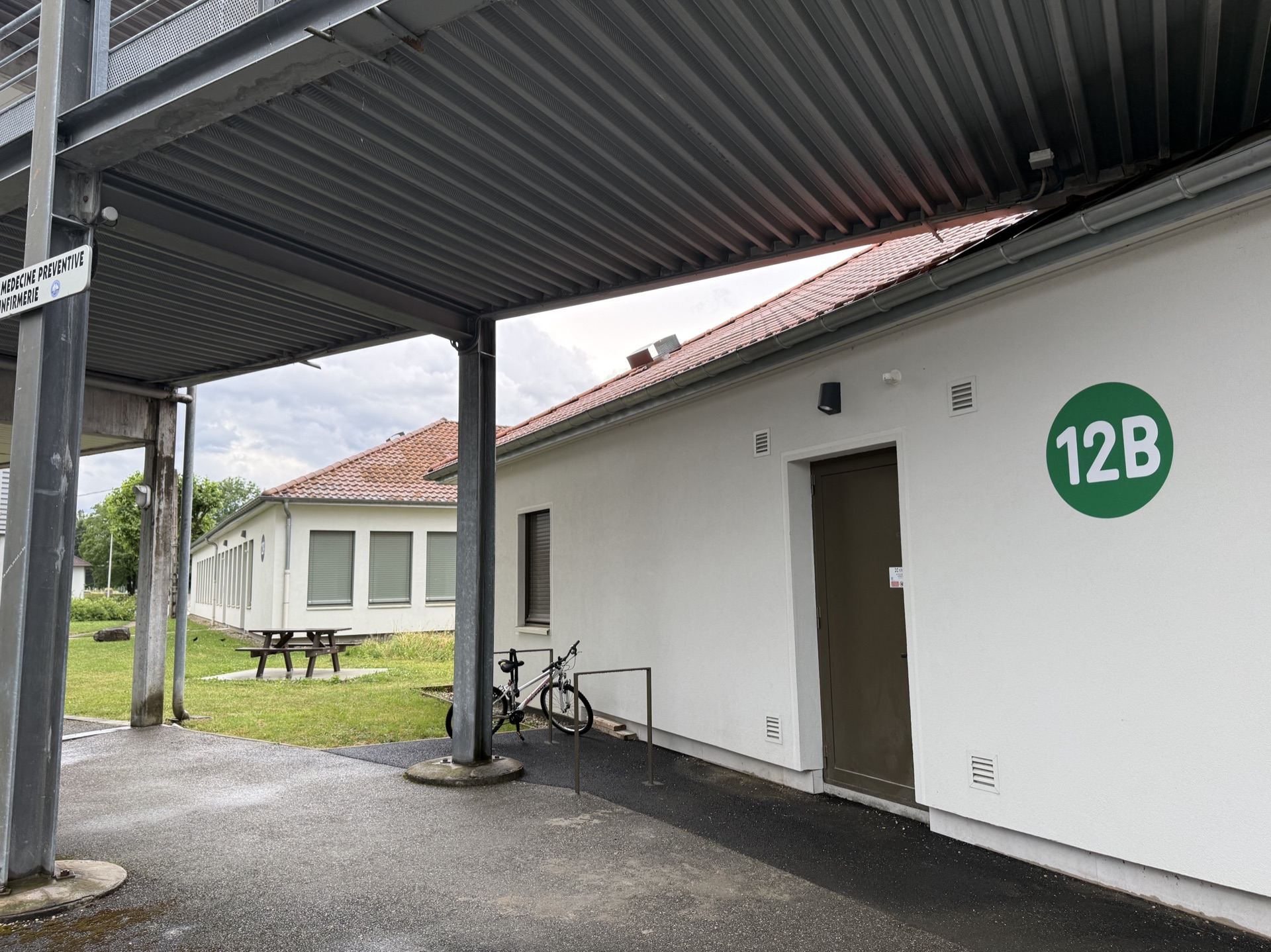Accès au bâtiment 12B
